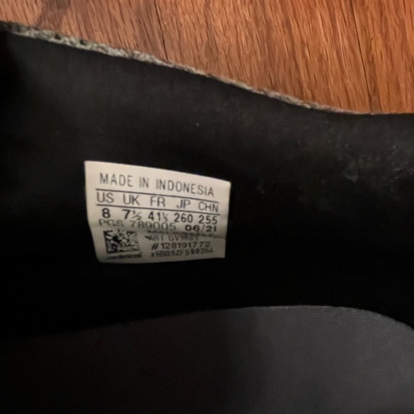 Men’s size 8 Adidas sneakers - Picture 7 of 8